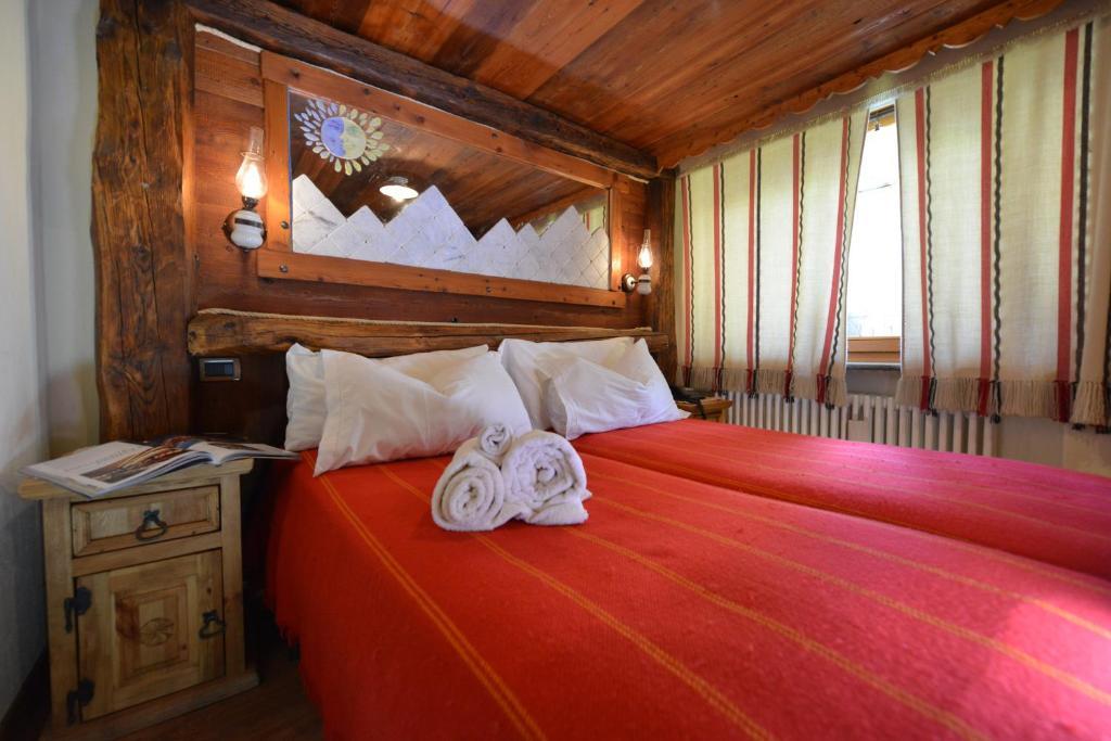 Affittacamere De Charme Jour Et Nuit Torgnon Ruang foto